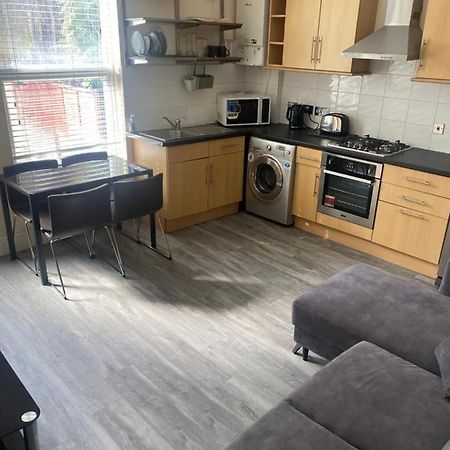 بريستول Spacious 4 Bedroom House Near Stokes Croft!! Central!!! المظهر الخارجي الصورة