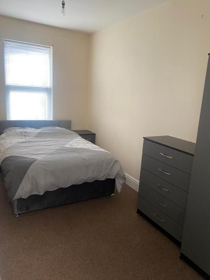 بريستول Spacious 4 Bedroom House Near Stokes Croft!! Central!!! المظهر الخارجي الصورة