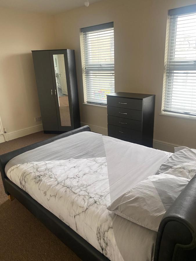 بريستول Spacious 4 Bedroom House Near Stokes Croft!! Central!!! المظهر الخارجي الصورة
